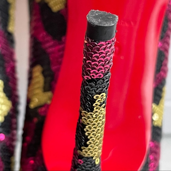 Authentic Christian Louboutin multicoloured leopard sequin Fifi pump (size 40) - Picture 9 of 11